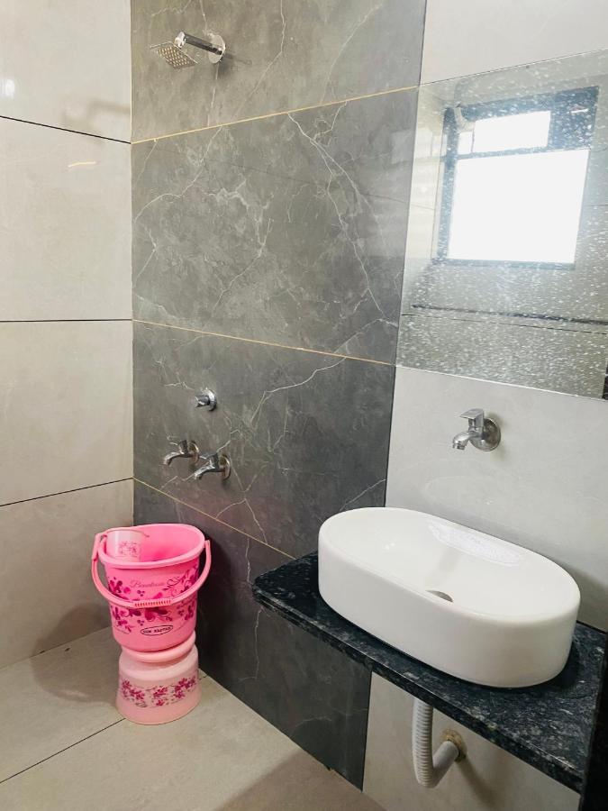 Hotel Sai Ssl Shirdi Esterno foto