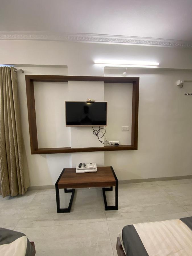 Hotel Sai Ssl Shirdi Esterno foto
