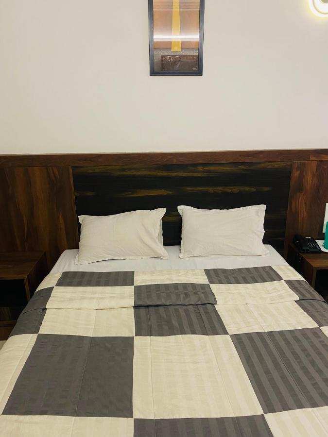 Hotel Sai Ssl Shirdi Esterno foto